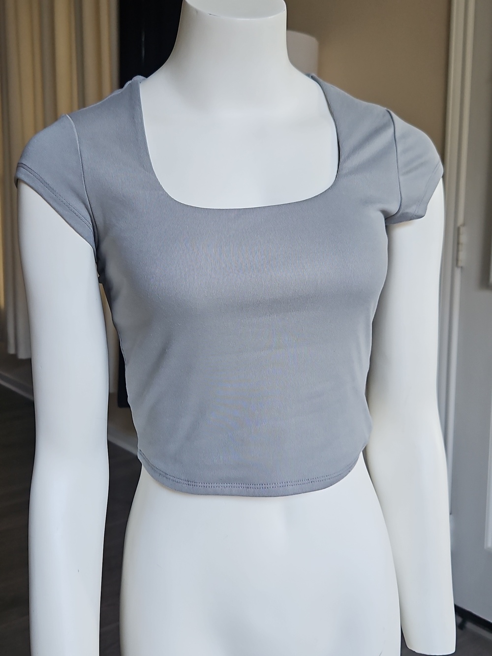 Popular 21 Juniors Fitted Cropped Shortsleeve T Shirt Size Small - Gray